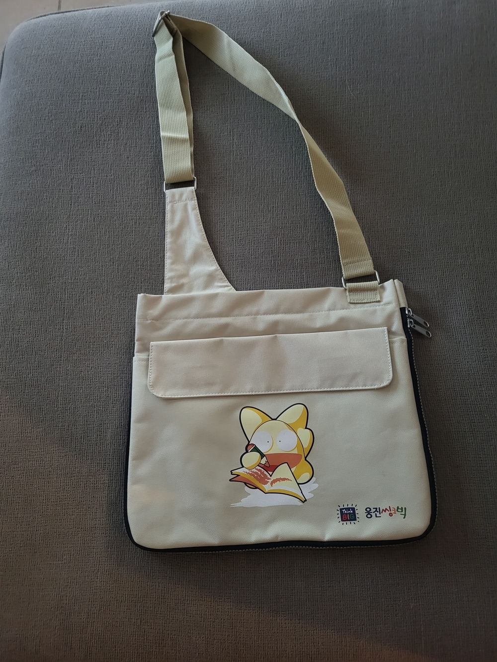 Men's Minimalist Cream Crossbody Bag - Versatile Everyday Carry